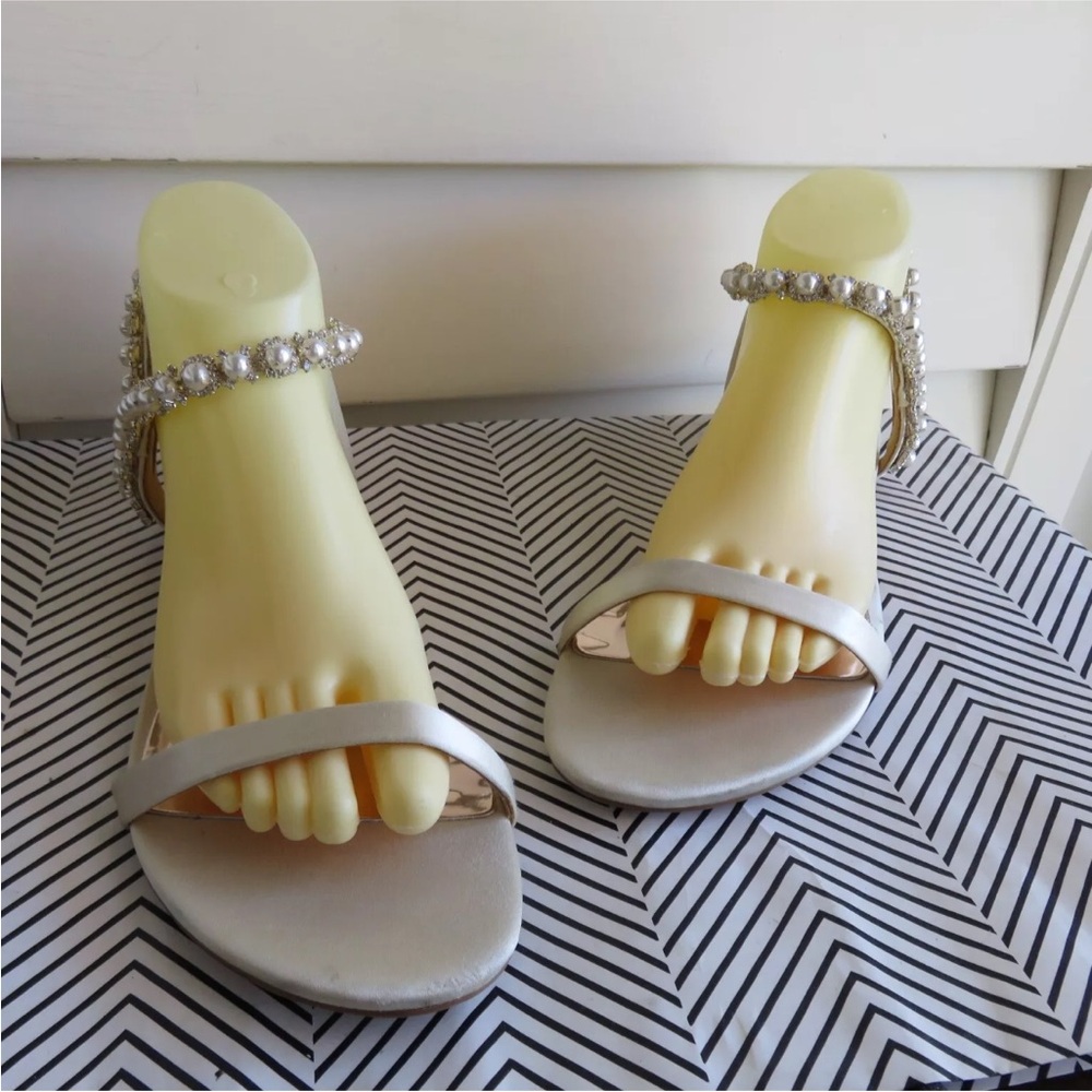 Badgley Mischka Women's Rhinestone Ankle Strap Flat Sandals Ivory Shoes 8.5
